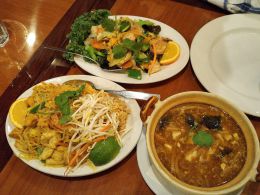 菜品： - Golden Thai Restaurant
