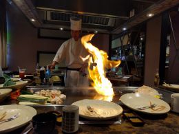 环境： - Iron Chef Japanese Steak House Asian Cuisine