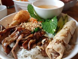 菜品： - Lac Vien Vietnamese Restaurant